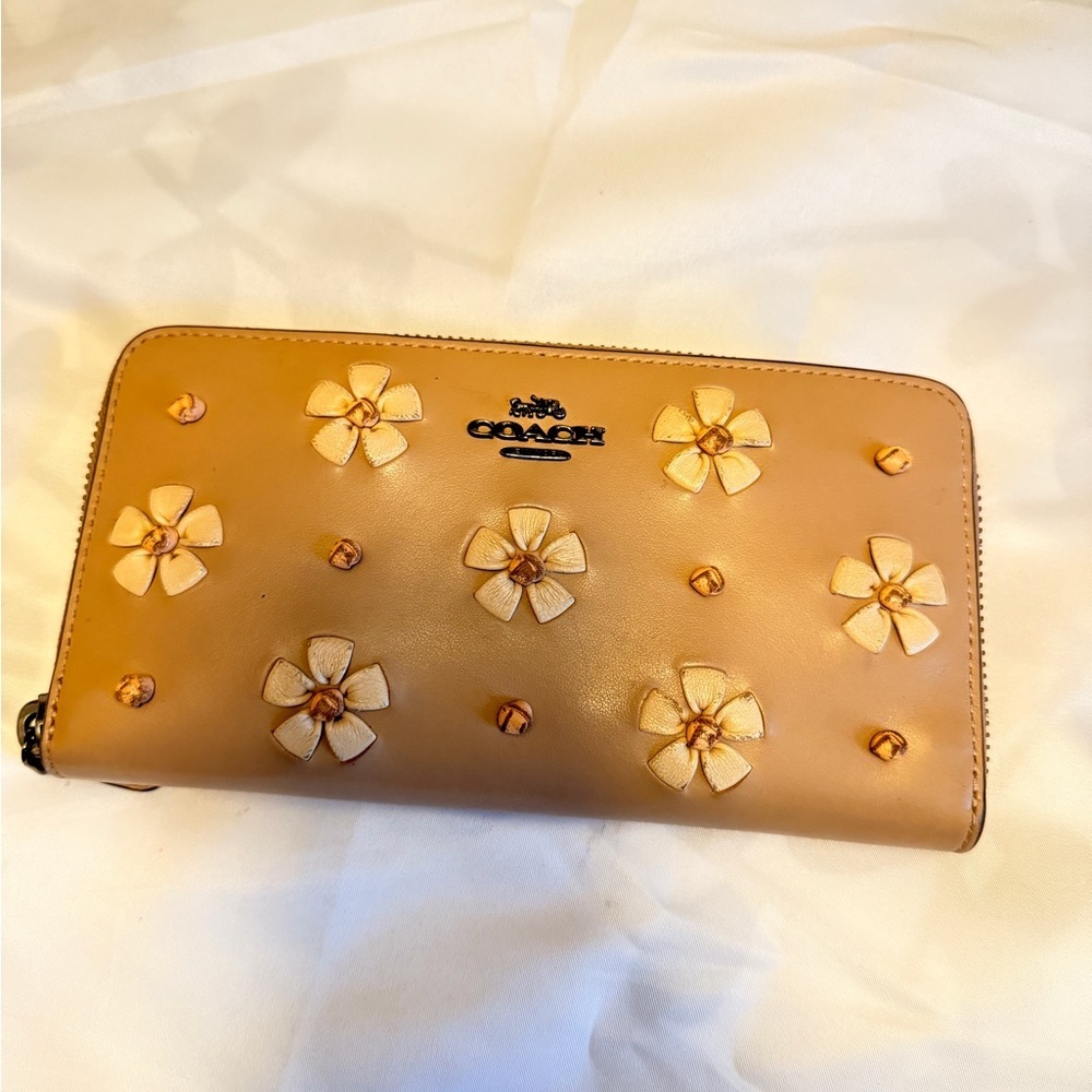 Coach Floral Leather Zip-Around Wallet – Tan/Nude - Picture 2 of 8